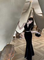 Hepburn style black dress high-end niche temperament heavy fishtail halter neck dress R1774