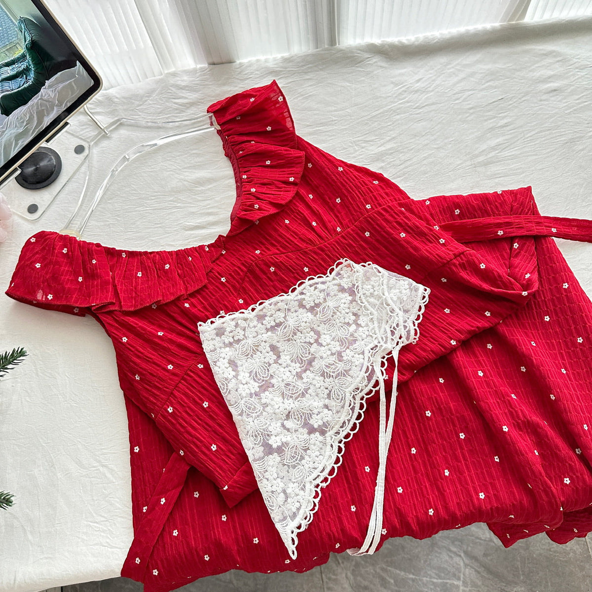 French retro temperament V-neck small flying sleeve red dress new summer style R2189