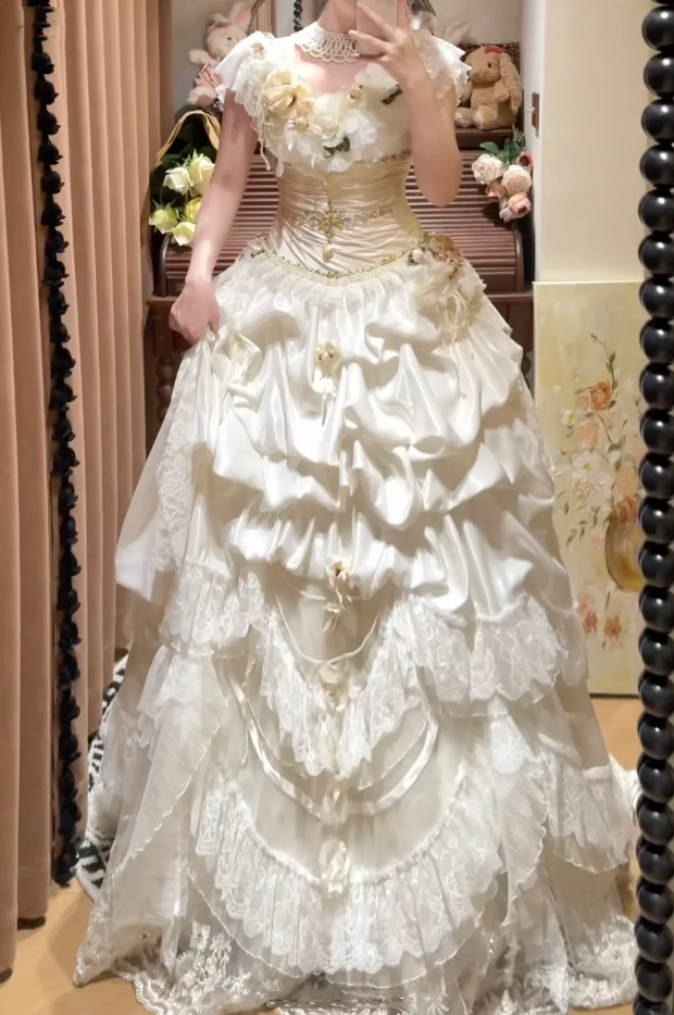 Retro White Satin Lace Layered Long Wedding Dress Formal Bridal Gowns With Flowers