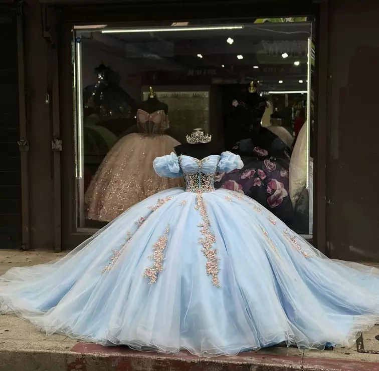 New Arrival Sky Blue Ball Gown Quinceanera Dresses Court Train Beading Lace Flowers Appliques Sweet 16 Prom Party Gowns