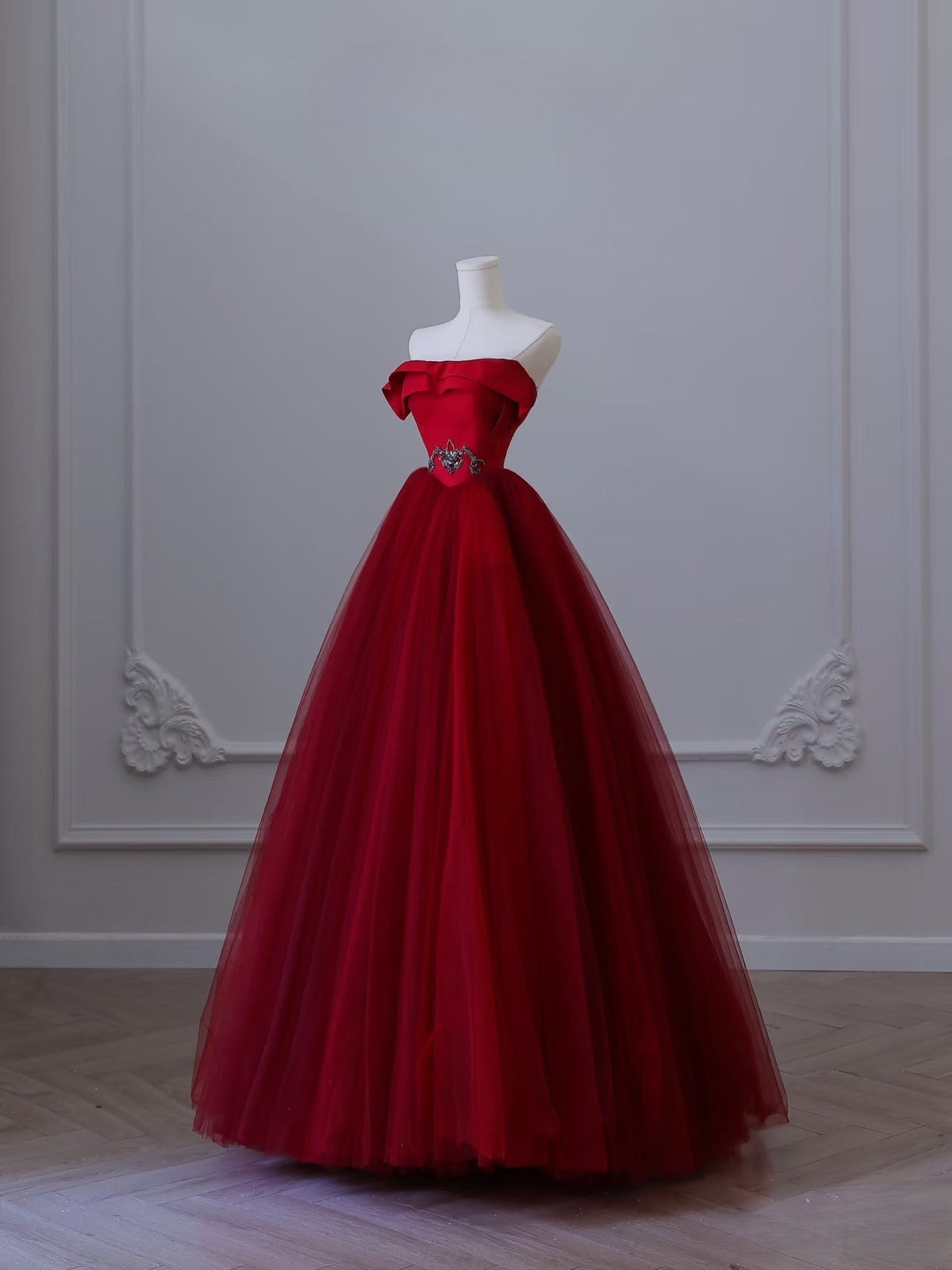 Pretty Ball Gown Strapless Burgundy Tulle Long Prom Dresses Evening Gowns