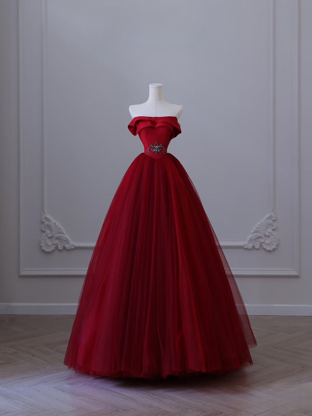 Pretty Ball Gown Strapless Burgundy Tulle Long Prom Dresses Evening Gowns