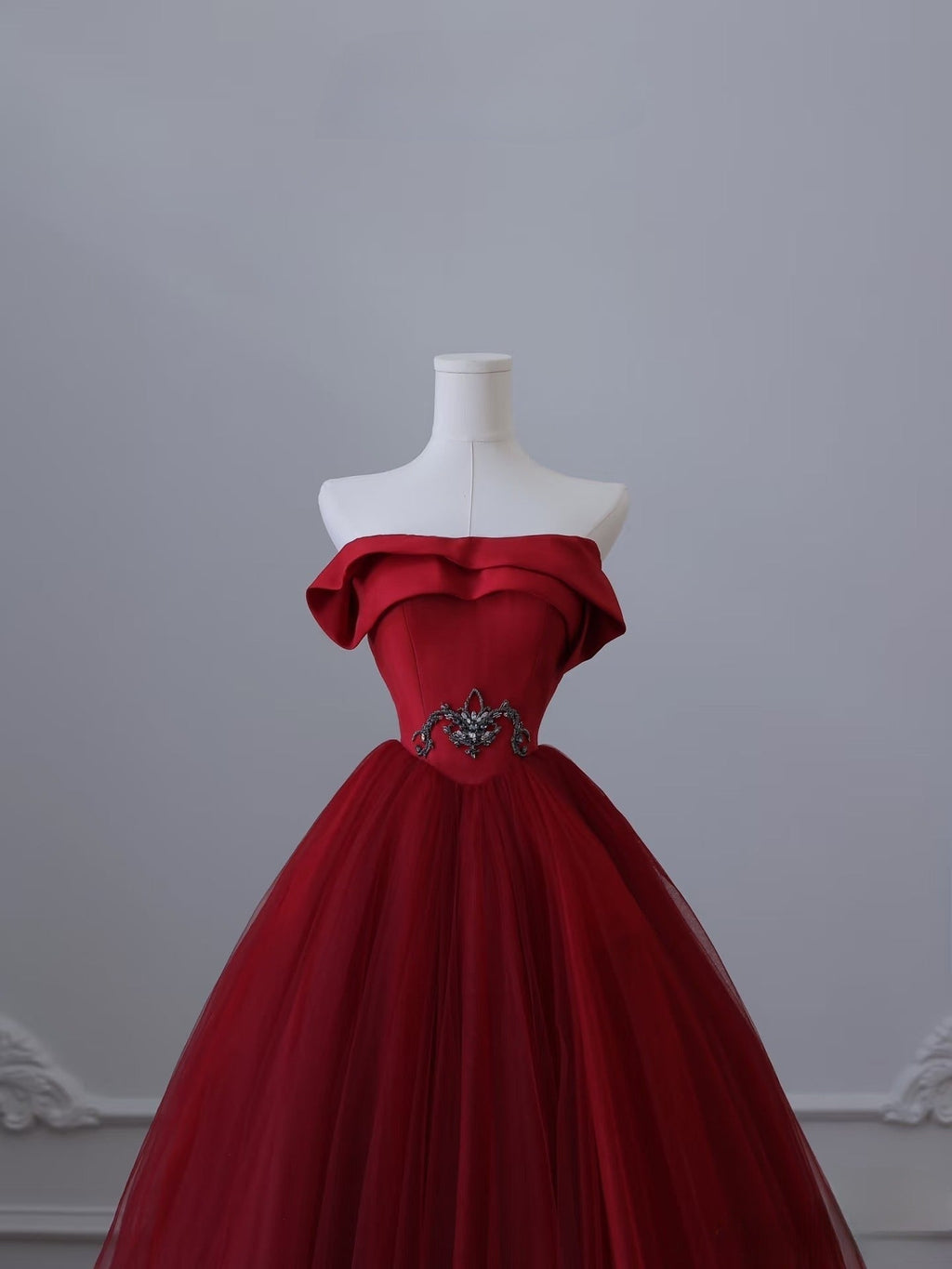 Pretty Ball Gown Strapless Burgundy Tulle Long Prom Dresses Evening Gowns