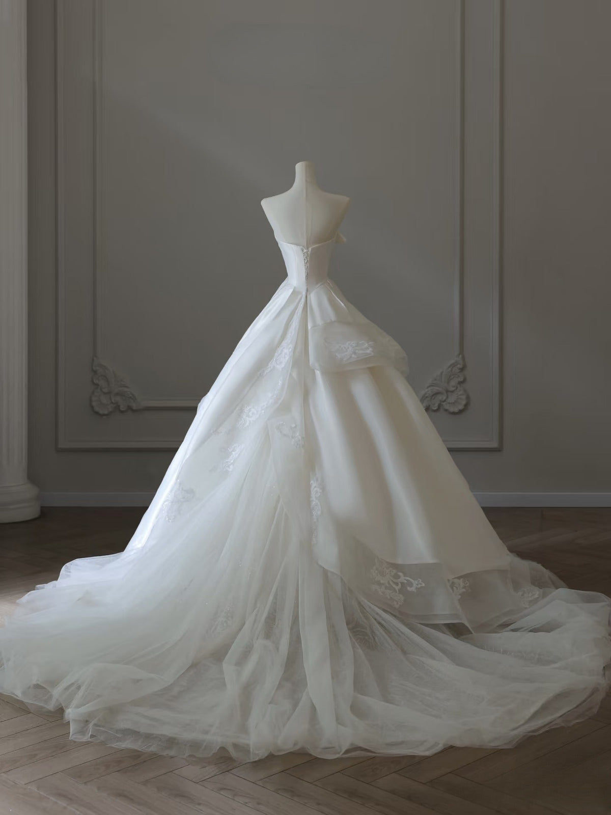 Timeless Ball Gown Sweetheart Tulle White Wedding Dresses Brides Dress