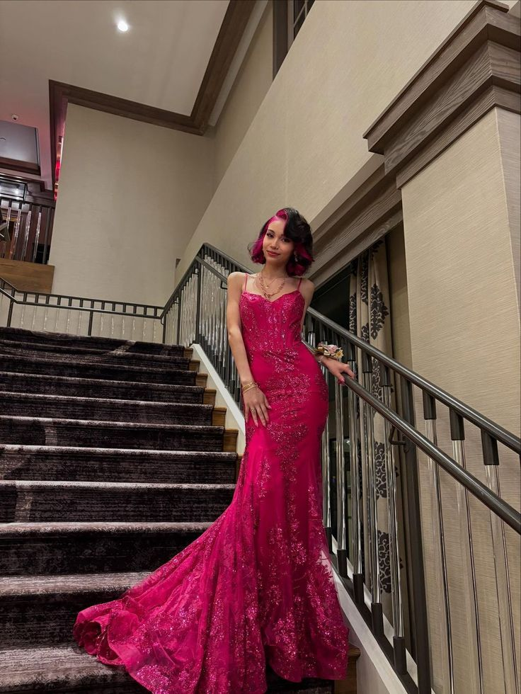 Charming Spaghetti Straps V Neck Satin Lace Sequin Evening Dress Hot Pink Mermaid Party Gowns