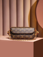 Louis Vuitton Wallet on Chain Ivy Monogram M81911