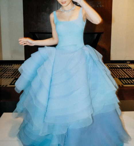 Glamorous Spaghetti Straps Blue Tulle Layered Ball Gown Long Evening Dress