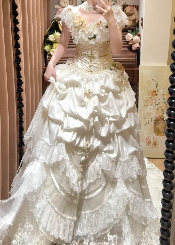 Retro White Satin Lace Layered Long Wedding Dress Formal Bridal Gowns With Flowers