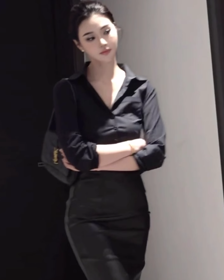 Large size French pure sexy black shirt intellectual style sister hip skirt suit R1837