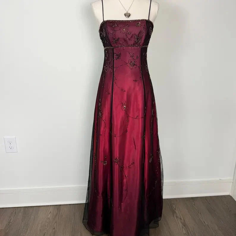 Burgundy Spaghetti Straps Exquisite Beaded Long Tulle Ball Gowns Prom Dress