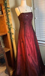 Burgundy Spaghetti Straps Exquisite Beaded Long Tulle Ball Gowns Prom Dress