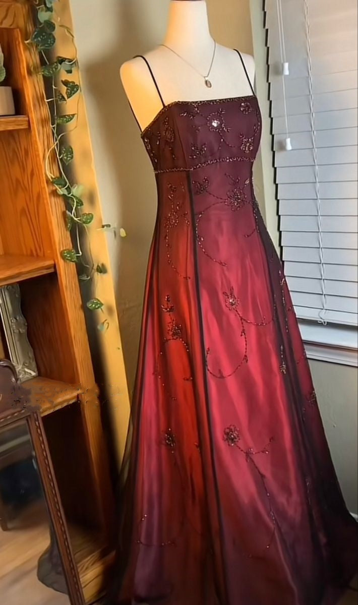 Burgundy Spaghetti Straps Exquisite Beaded Long Tulle Ball Gowns Prom Dress