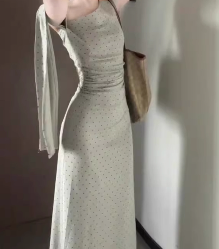 Gentle temperament gray polka dot off-shoulder dress with slim waist and hip skirt R0859