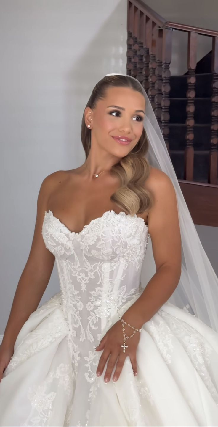 Romantic White Applique Wedding Gown Lace Bridal Dress  cg26139