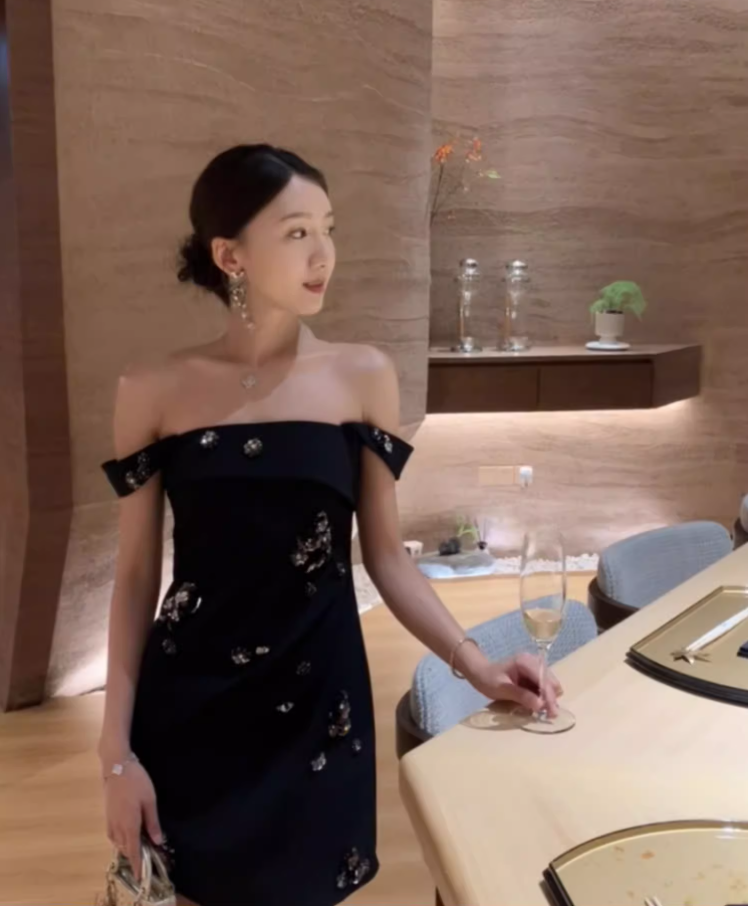 Birthday dress high-end party small dress high-end luxury niche heavy one-shoulder black dress R1772