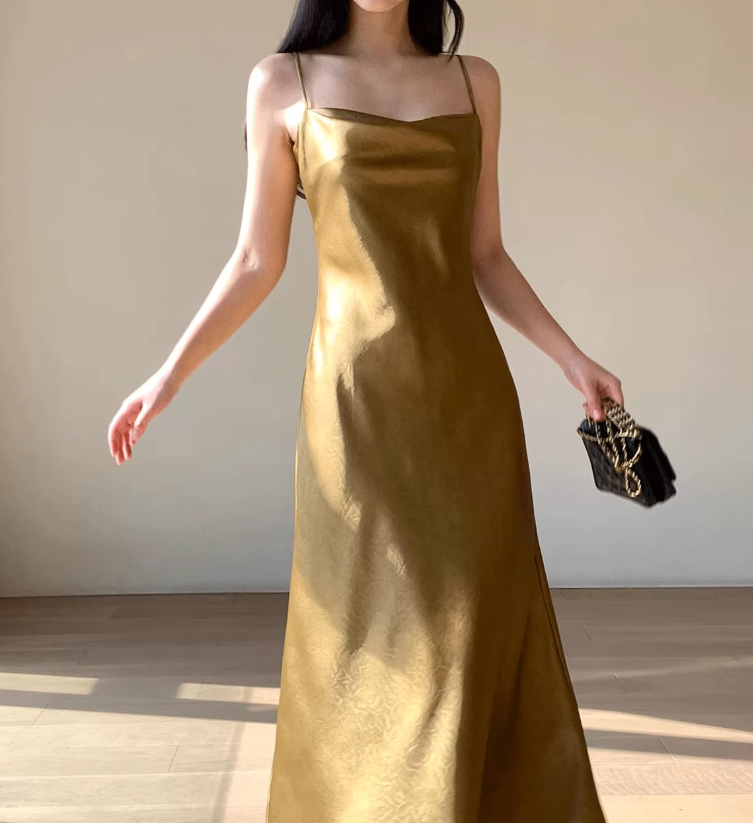 Sexy embossed satin suspender dress with slits for vacation with acetate high-end skirt R1464