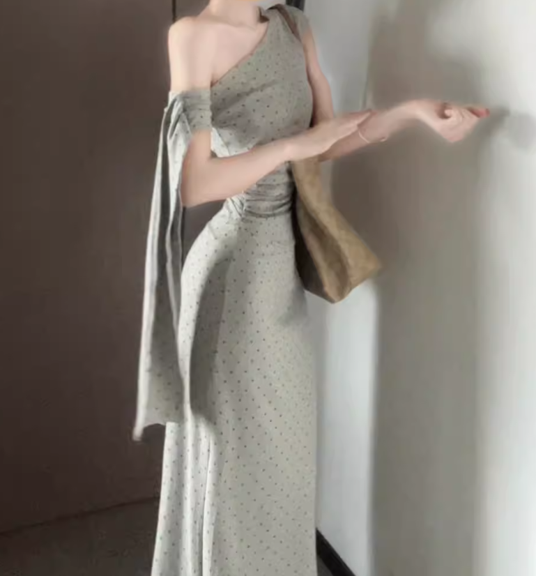 Gentle temperament gray polka dot off-shoulder dress with slim waist and hip skirt R0859