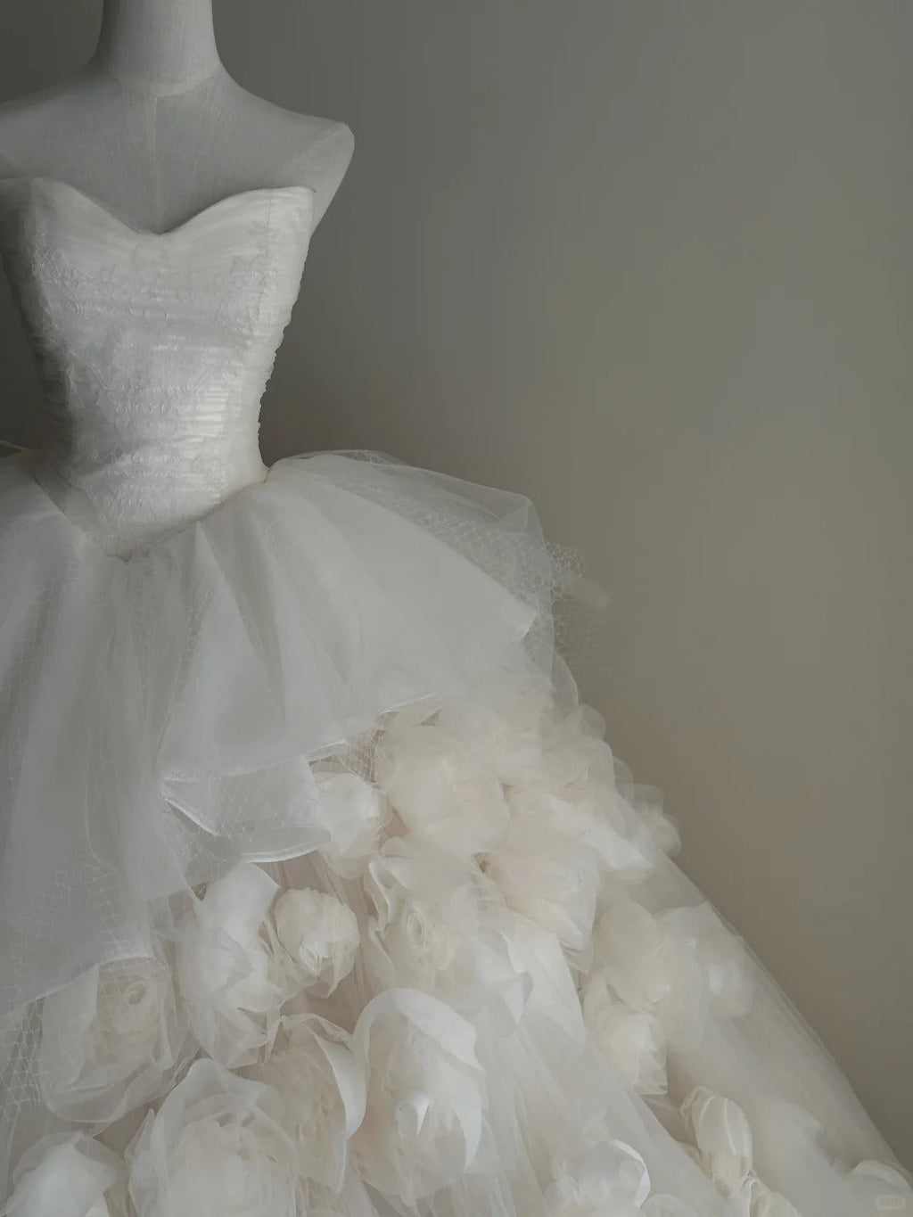 Elegant White Trailing Heart-Shaped Neckline 3D Floral Tulle Ball Gown Wedding Dresses