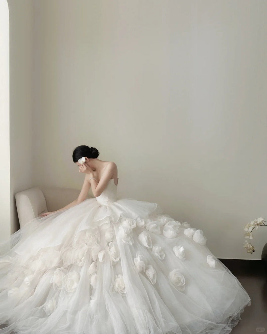 Elegant White Trailing Heart-Shaped Neckline 3D Floral Tulle Ball Gown Wedding Dresses
