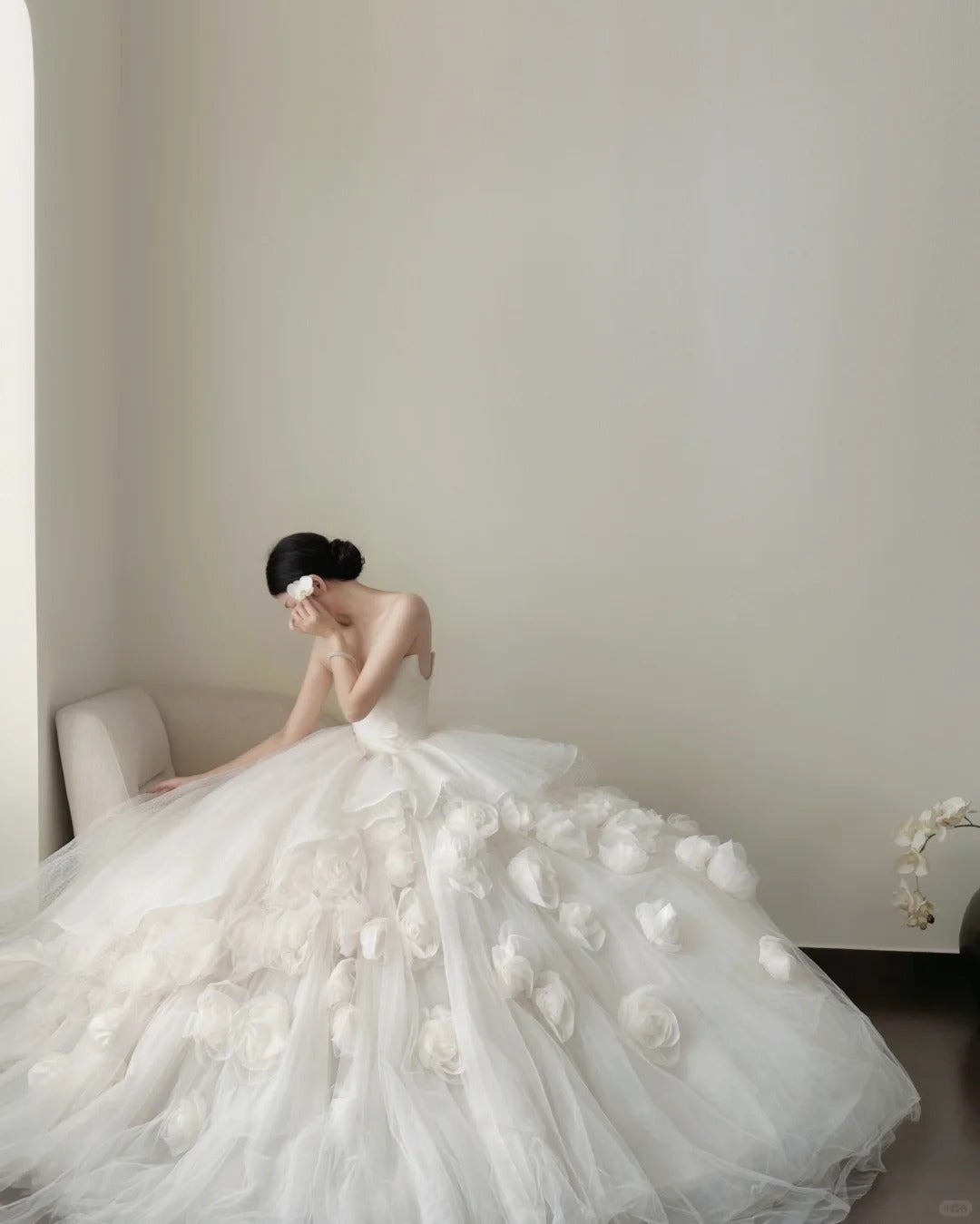 Elegant White Trailing Heart-Shaped Neckline 3D Floral Tulle Ball Gown Wedding Dresses
