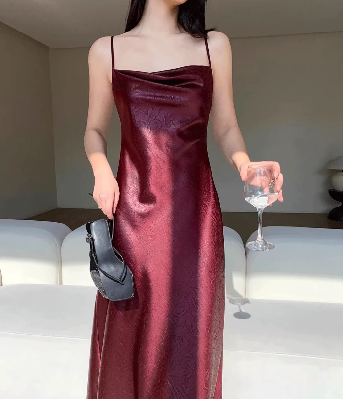 Sexy embossed satin suspender dress with slits for vacation with acetate high-end skirt R1464