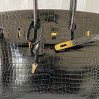 Hermès Black Shiny Porosus Crocodile Leather Gold Hardware Birkin 35 Bag