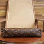 L V Toiletry pouch M47542