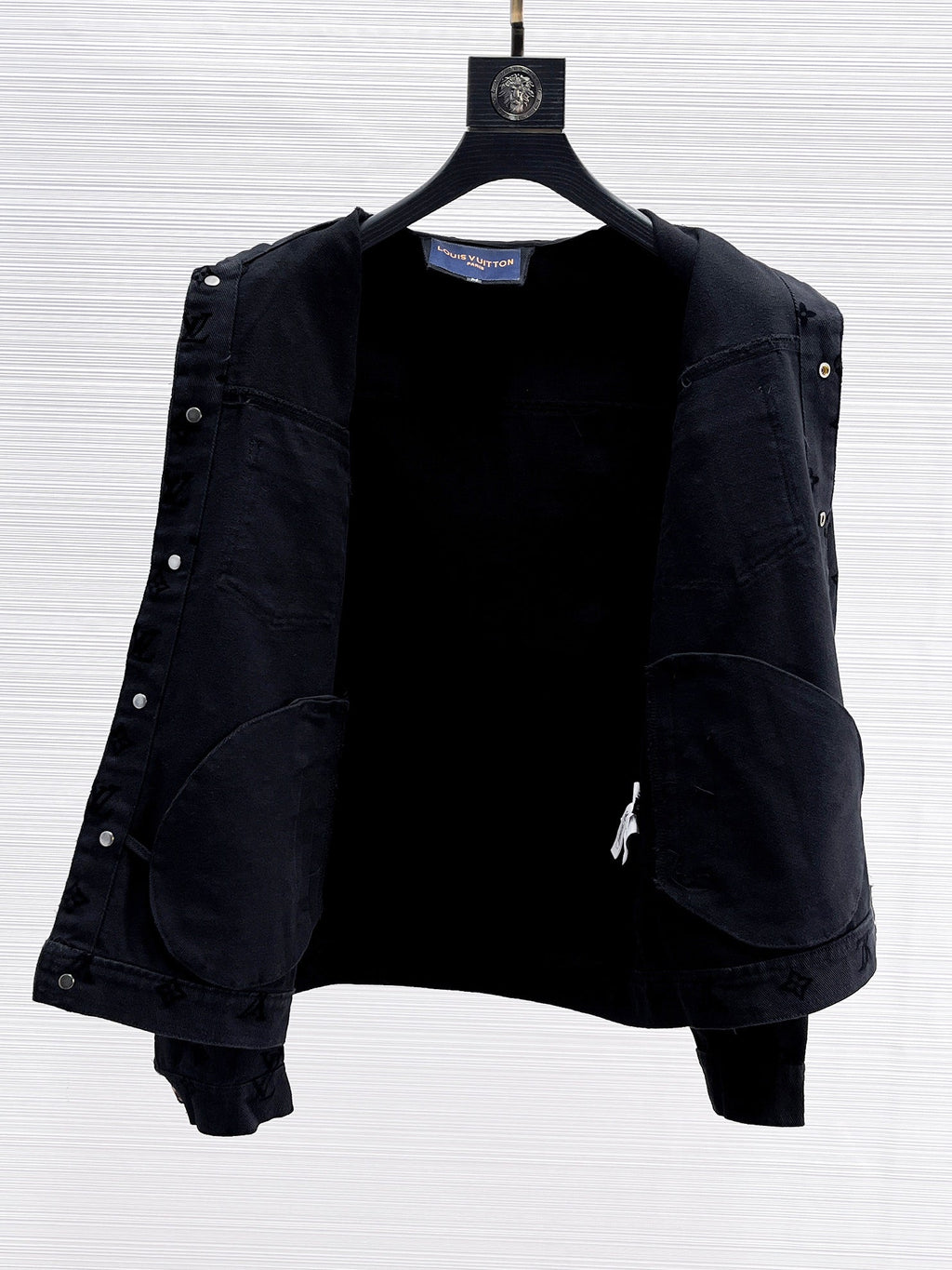 MINIMALIST STREET STYLE