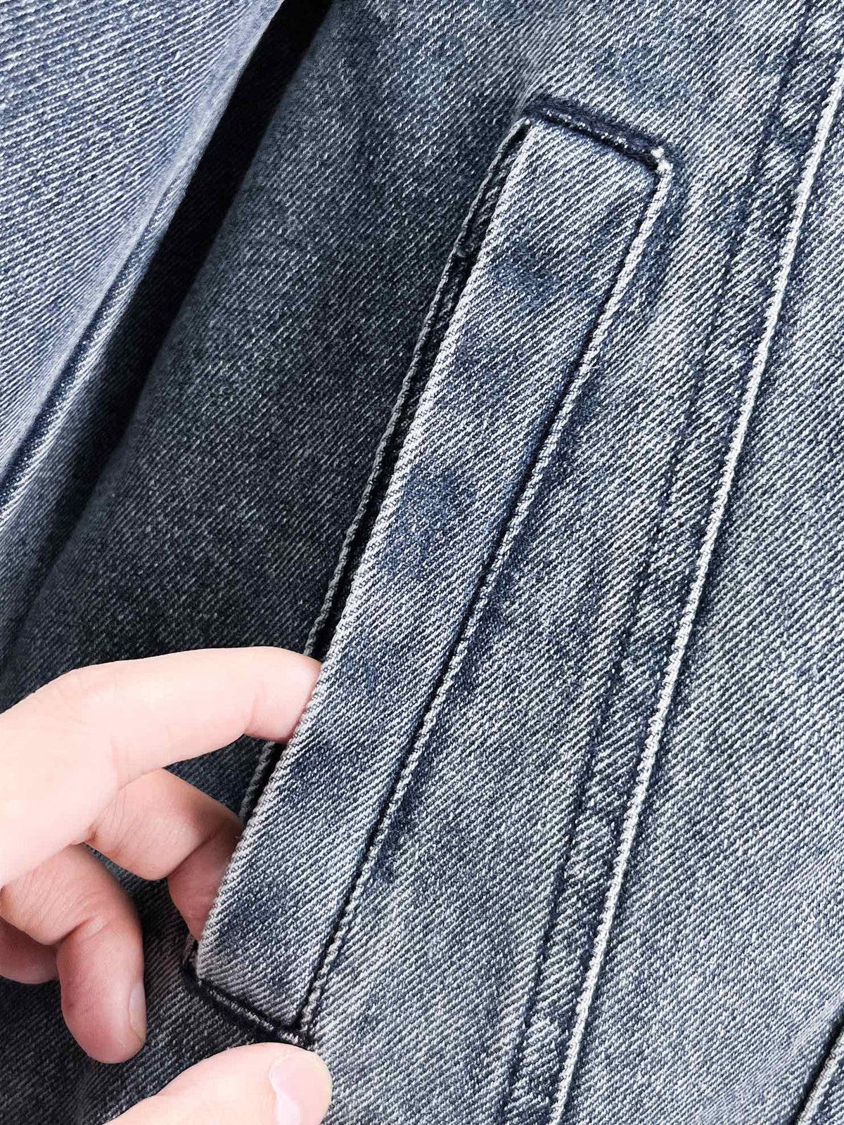 MINIMALIST STREET STYLE