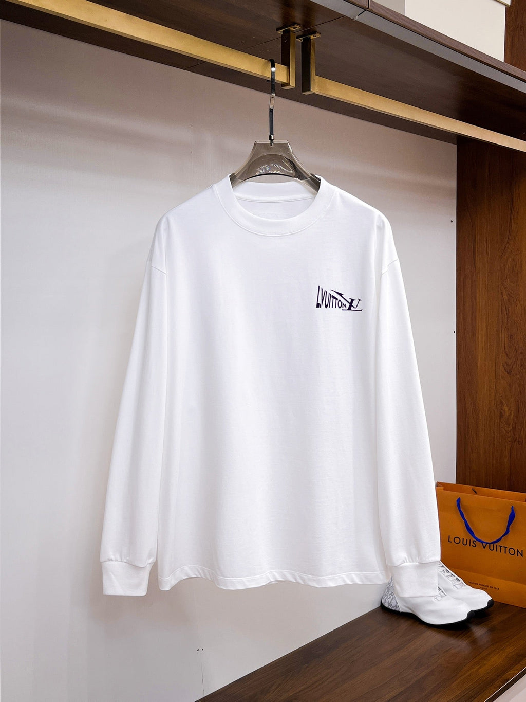MINIMALIST STREET STYLE