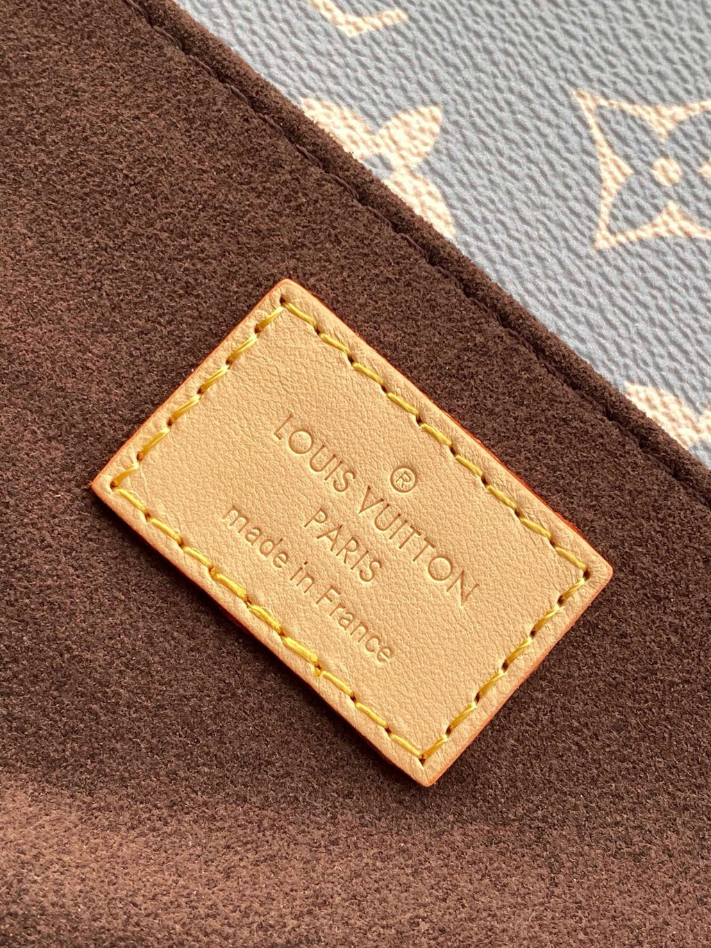 Louis Vuitton M12429 Pochette Métis East West