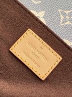 Louis Vuitton M12429 Pochette Métis East West