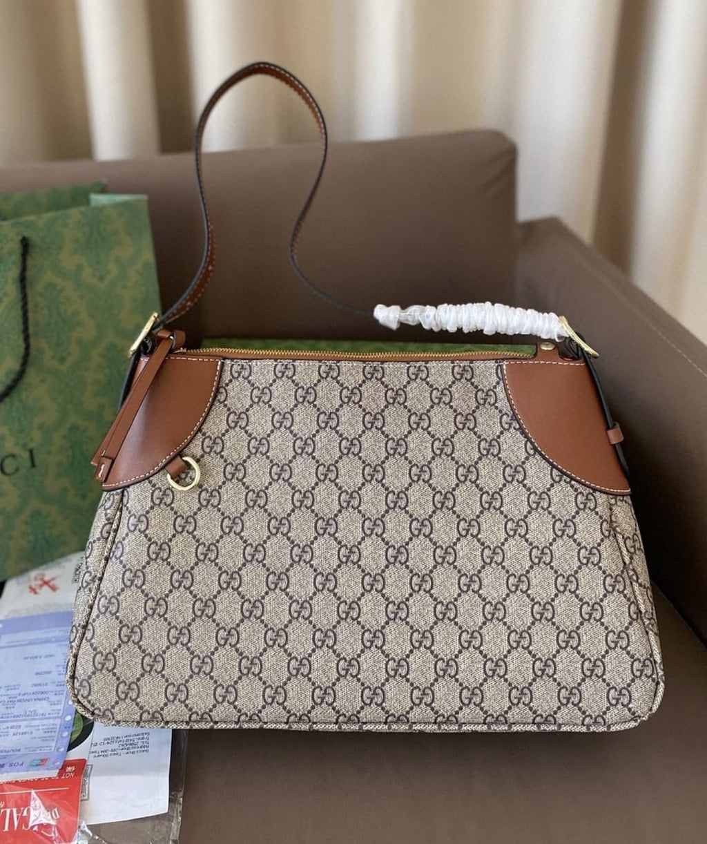Gucci GG Emblem medium shoulder