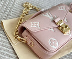 Louis Vuitton M14208 Pochette Métis East West