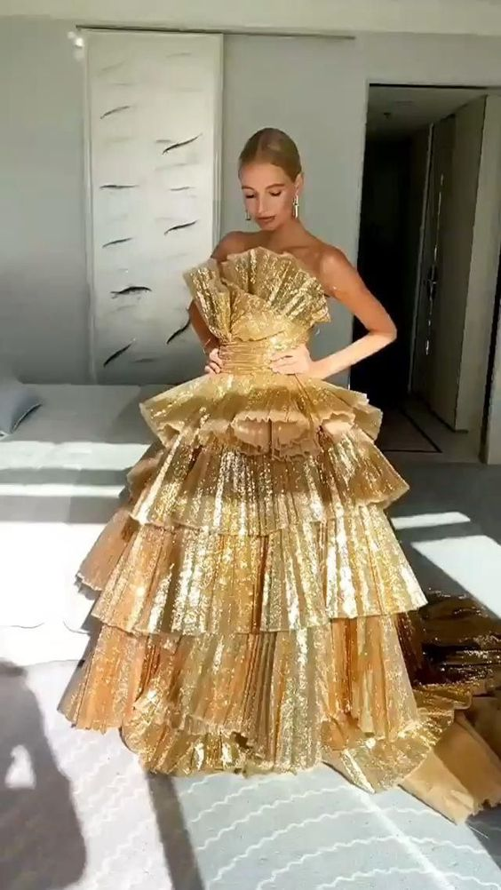 Luxurious Gold Strapless Pleated Irregular Neck Layered Prom Dress Ball Gowns Quinceanera Prom Dresses