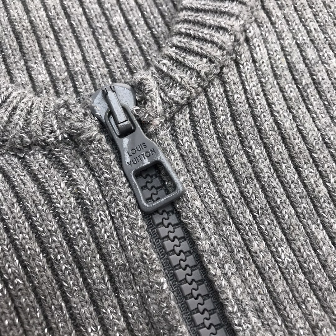 MINIMALIST STREET STYLE