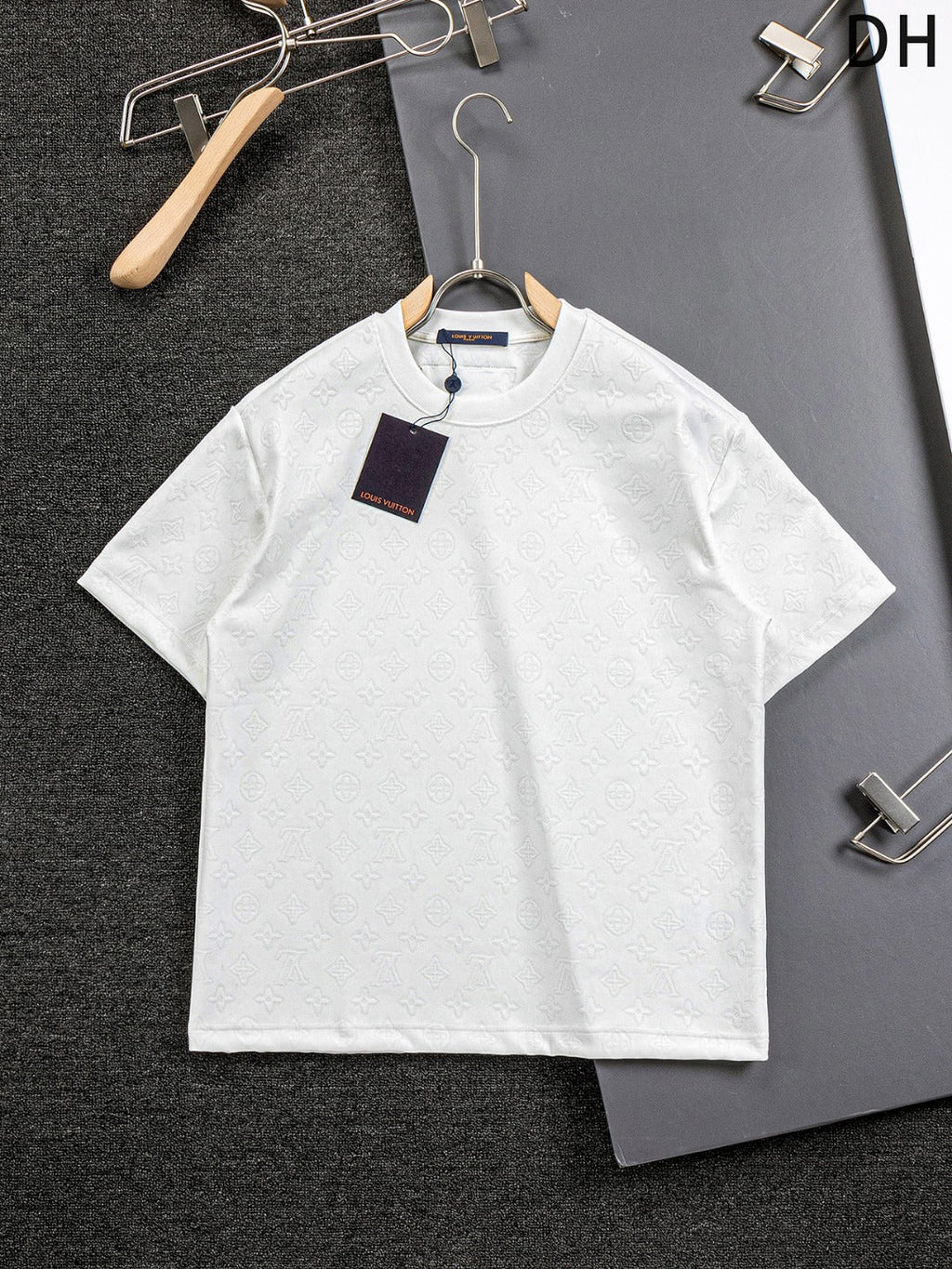 MINIMALIST STREET STYLE