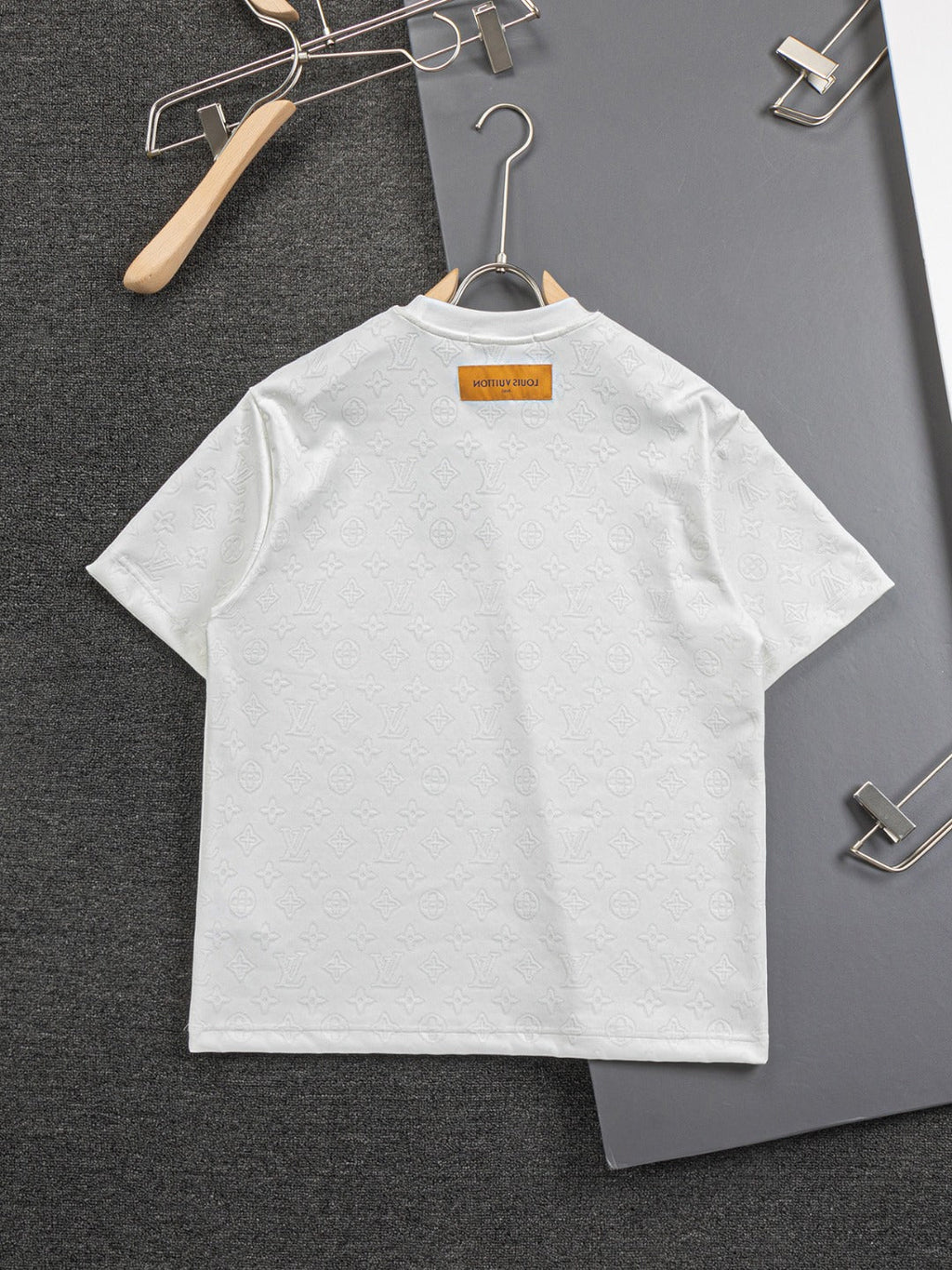 MINIMALIST STREET STYLE