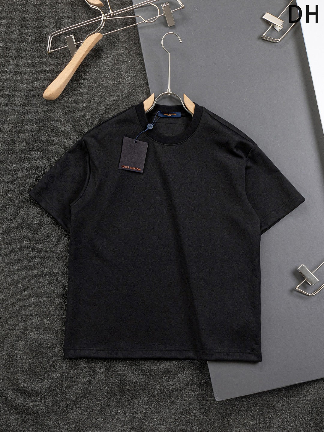 MINIMALIST STREET STYLE