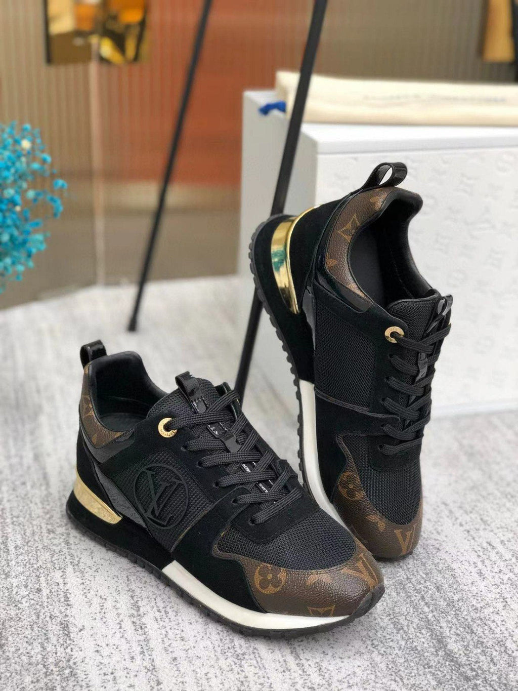 LUV Sneakers Run Away Monogram
