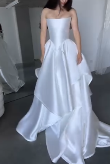 Pretty Wedding Dress Ball Gowns Strapless White Satin Long Wedding Dresses Bridal Gown