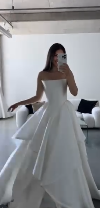 Pretty Wedding Dress Ball Gowns Strapless White Satin Long Wedding Dresses Bridal Gown