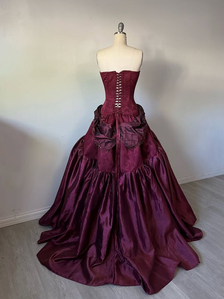 Vintage Ball Gowns Strapless Burgundy Sleeveless Satin 90S Classy Prom Dress Inspiration Prom Dress Princess Graduation Dresses