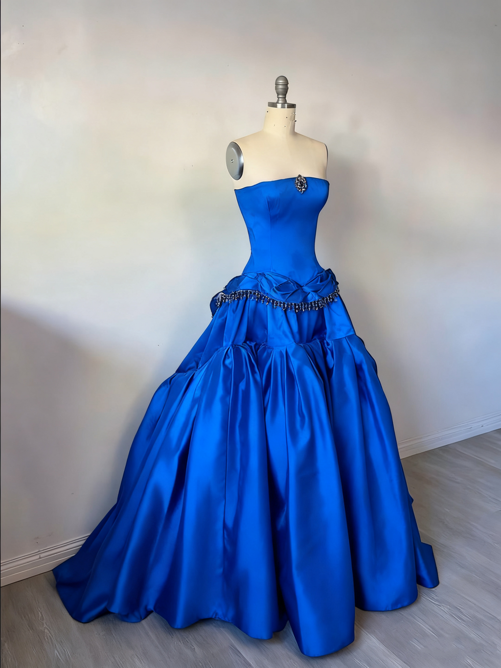 Vintage Ball Gowns Strapless Burgundy Sleeveless Satin 90S Classy Prom Dress Inspiration Prom Dress Princess Graduation Dresses