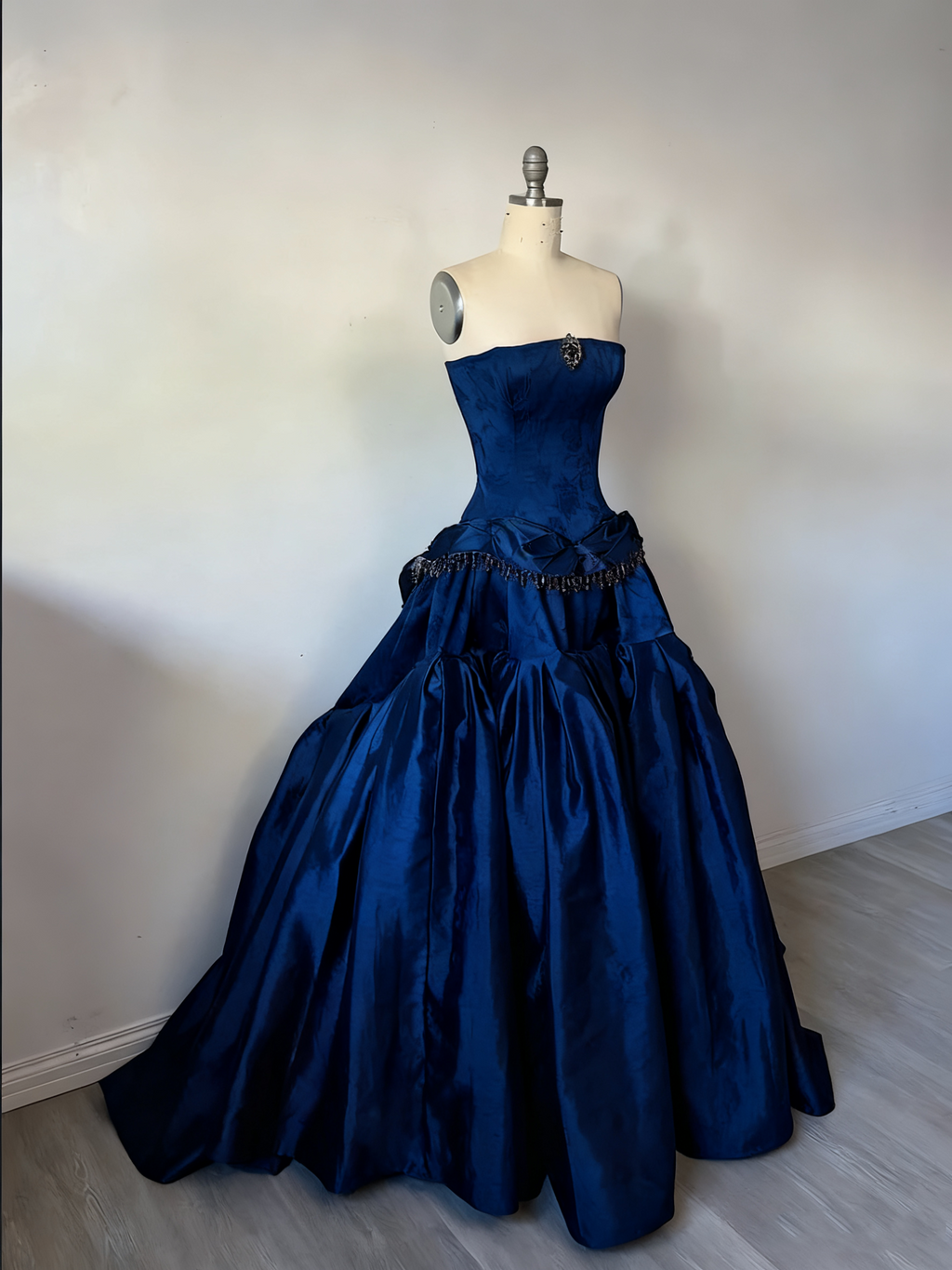 Vintage Ball Gowns Strapless Burgundy Sleeveless Satin 90S Classy Prom Dress Inspiration Prom Dress Princess Graduation Dresses